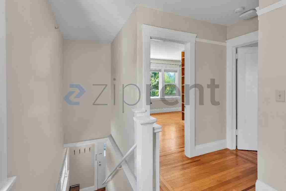 5737 Claremont Ave - Photo 6 of 23