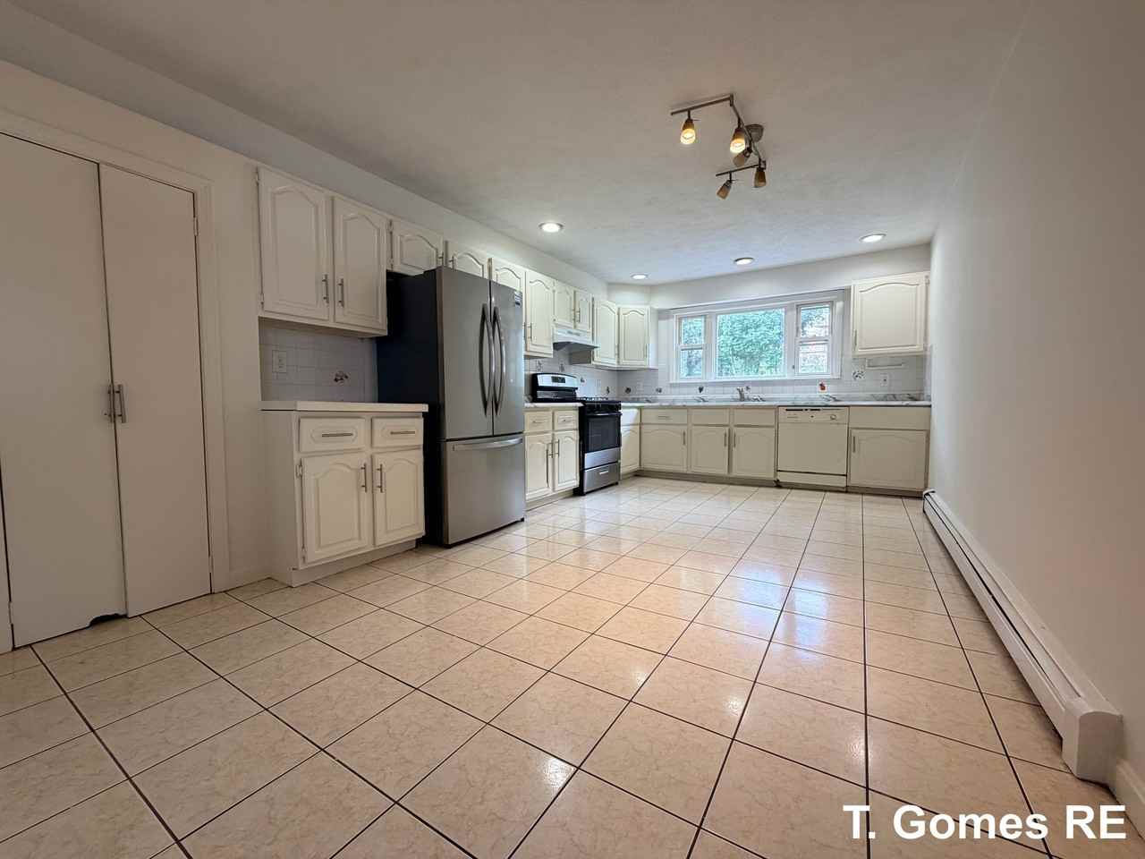 141 Bloomingdale St #1 - Photo 5 of 17