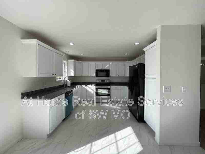 977 S Ballard Dr - Photo 2 of 21