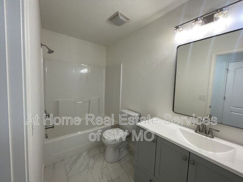 977 S Ballard Dr - Photo 5 of 21