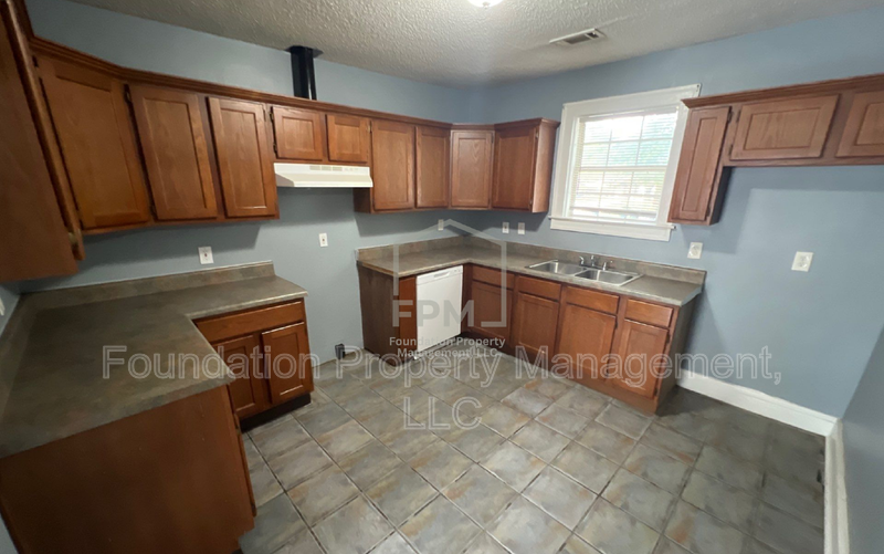 3563 Rockwood Ave - Photo 3 of 18