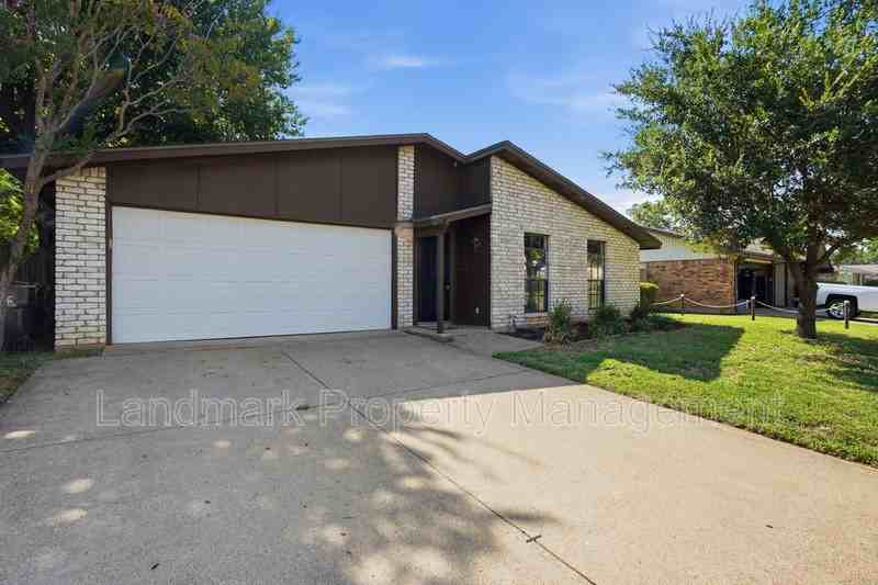2711 Treeview Dr - Photo 3 of 28