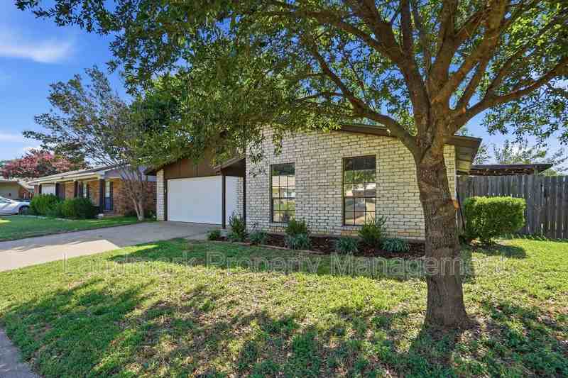 2711 Treeview Dr - Photo 4 of 28