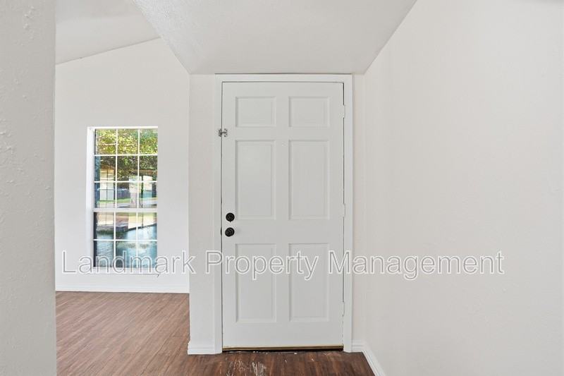 2711 Treeview Dr - Photo 7 of 28