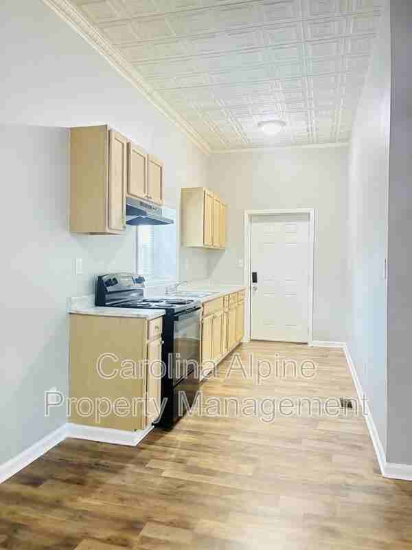 401 S Gray St - Photo 5 of 17