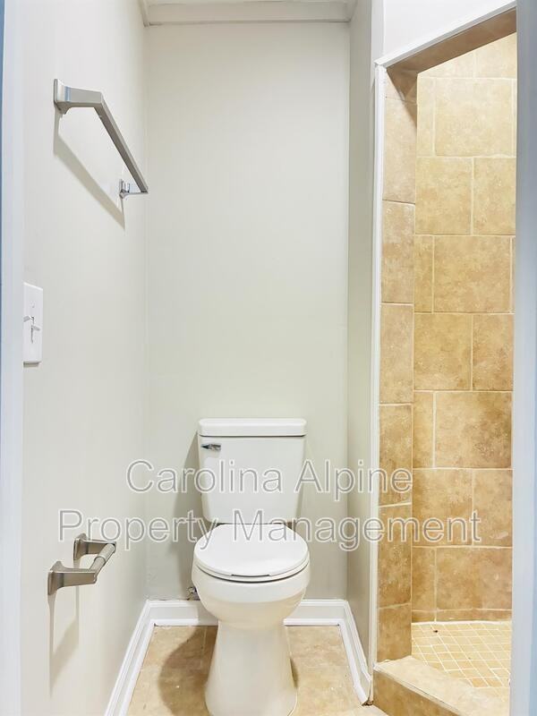 611 Buffalo St - Photo 5 of 37