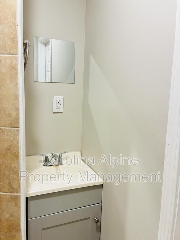 611 Buffalo St - Photo 7 of 37
