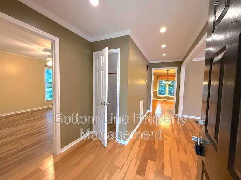 317 Treeline Dr - Photo 3 of 24