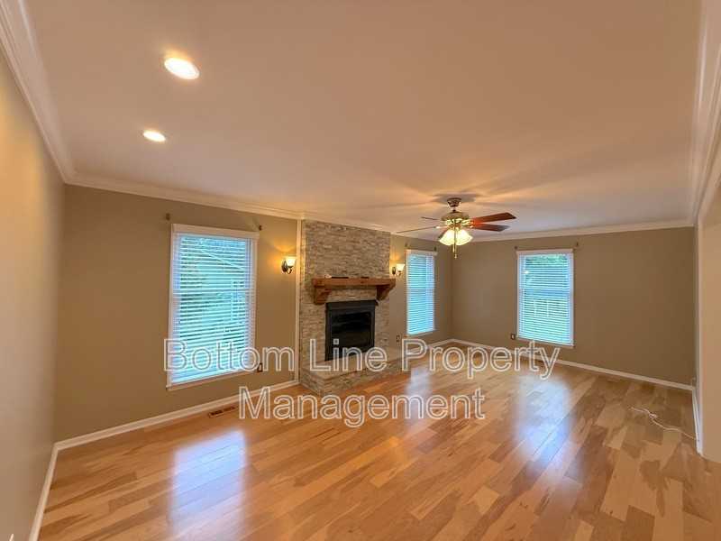 317 Treeline Dr - Photo 4 of 24