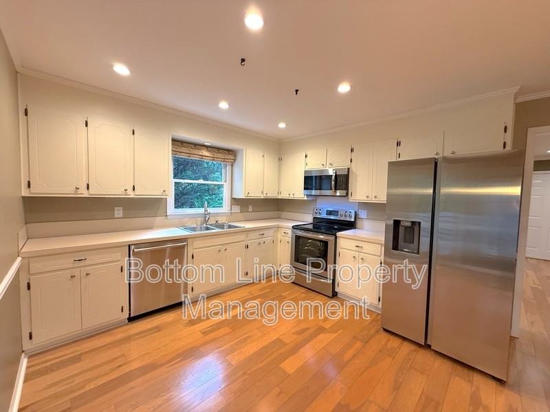 317 Treeline Dr - Photo 6 of 24