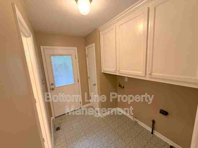 317 Treeline Dr - Photo 7 of 24