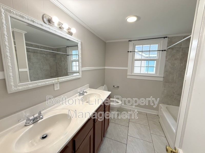 1429 W Horah St - Photo 7 of 16