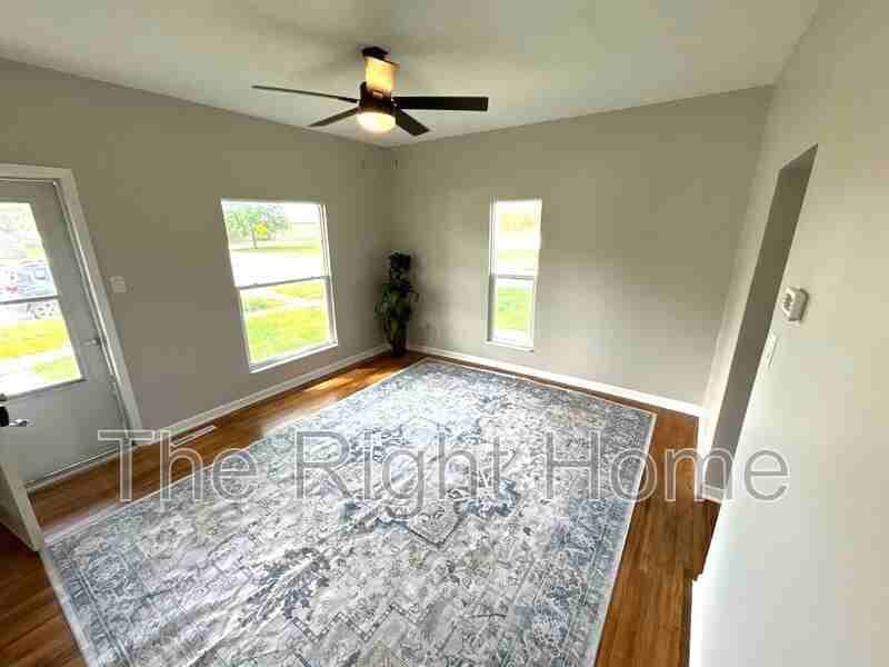 4444 N 60th St - Photo 3 of 9