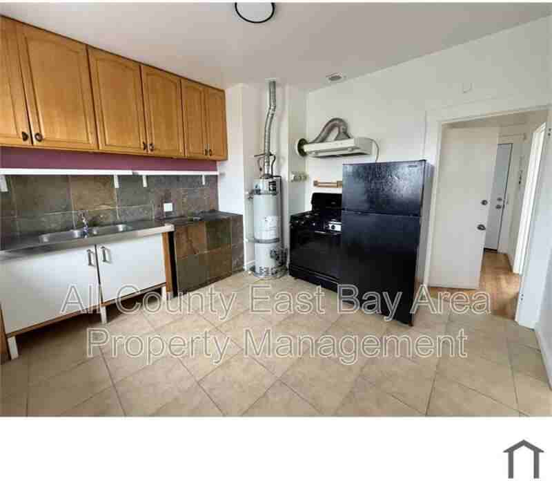 489 55th St #3 - Photo 4 of 9