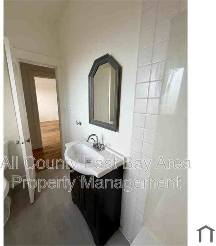 489 55th St #3 - Photo 7 of 9