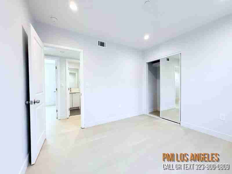 206 E 87th St - Photo 4 of 11