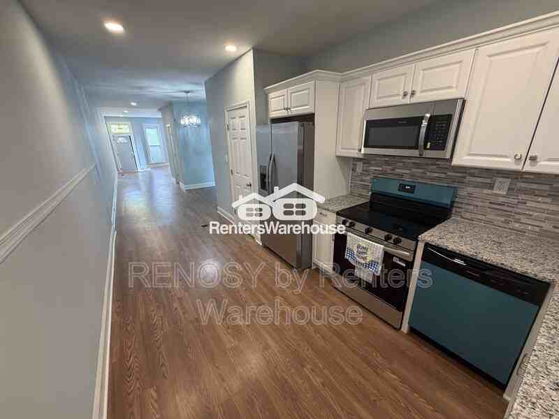 2033 N Fulton Ave - Photo 2 of 23