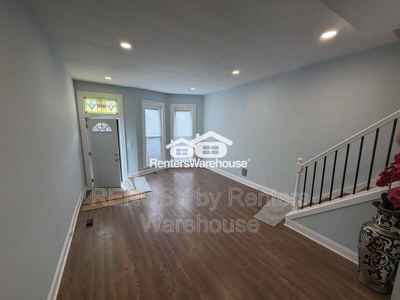 2033 N Fulton Ave - Photo 4 of 23