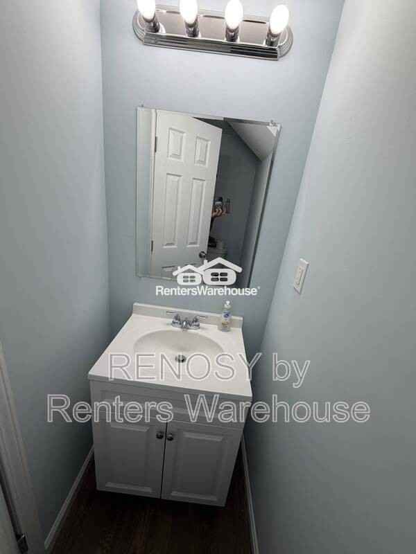 2033 N Fulton Ave - Photo 6 of 23