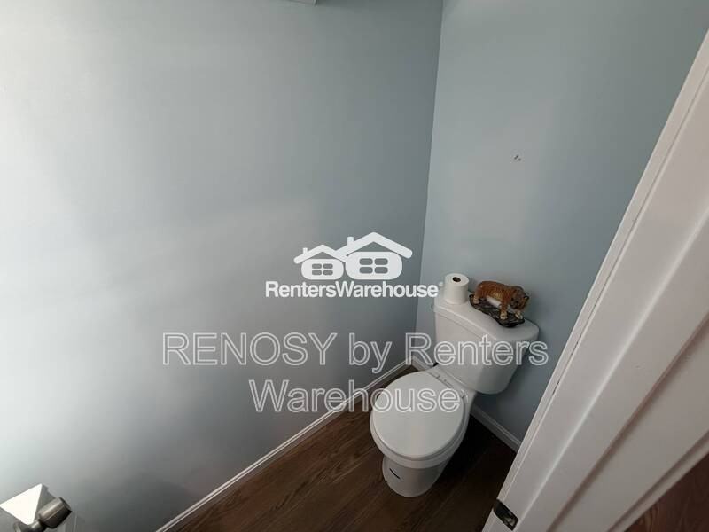 2033 N Fulton Ave - Photo 7 of 23