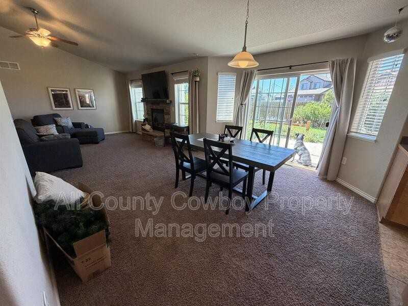 4118 Cliff St - Photo 6 of 20