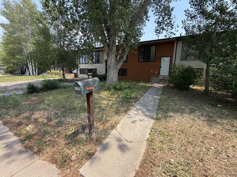 1463 N 17th St - Photo 2 of 16