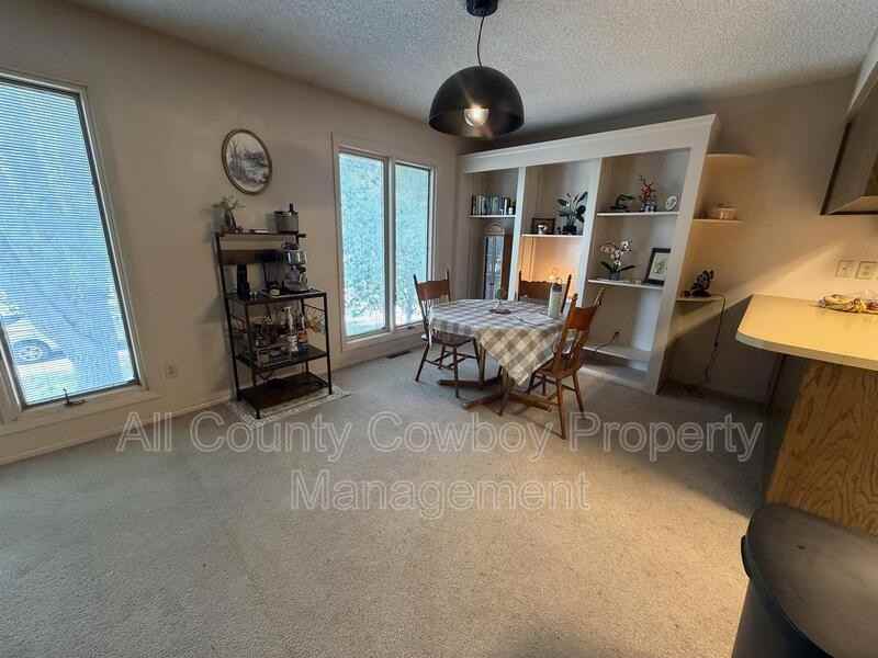 1463 N 17th St - Photo 4 of 16