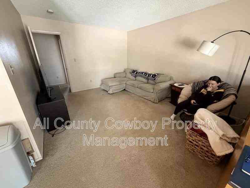 1463 N 17th St - Photo 5 of 16