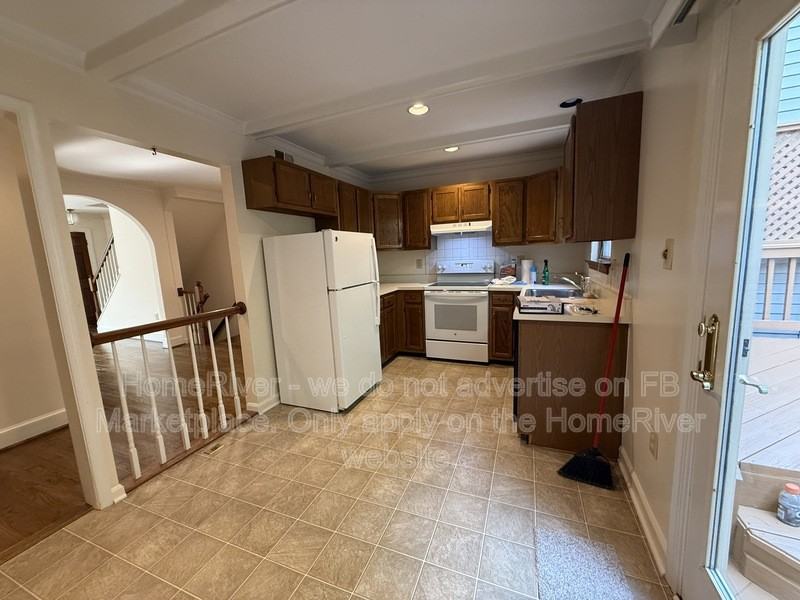 5834 Waterdale Ct - Photo 3 of 16