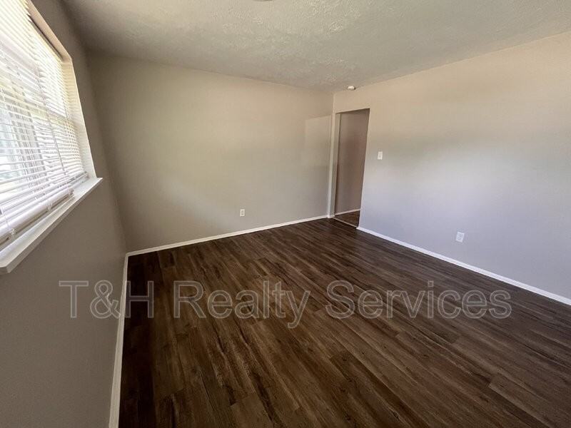 2601 E Bradbury Ave - Photo 4 of 15