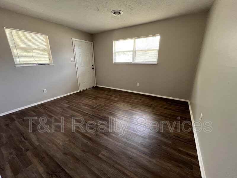 2601 E Bradbury Ave - Photo 5 of 15