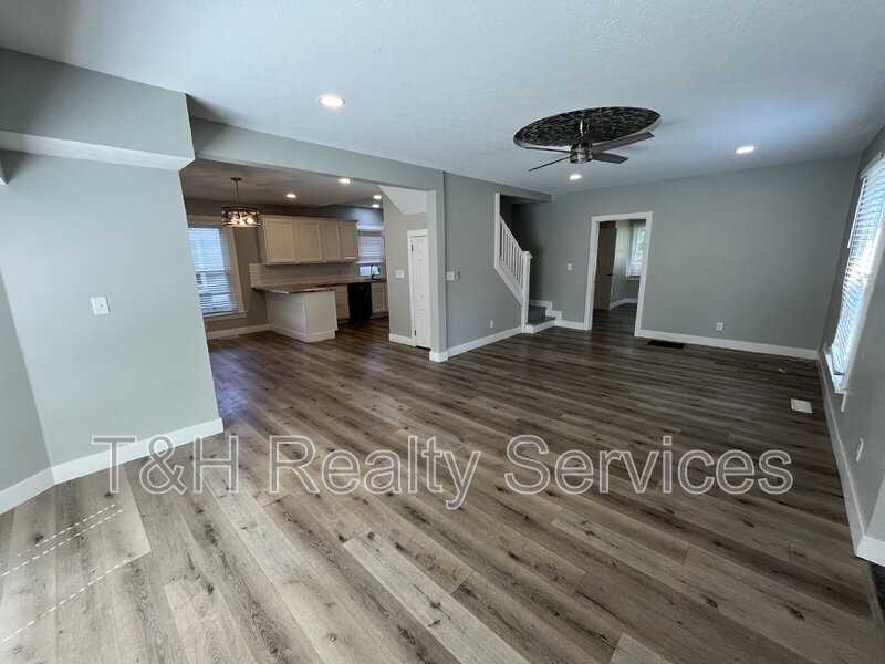 6155 Broadway St - Photo 4 of 24