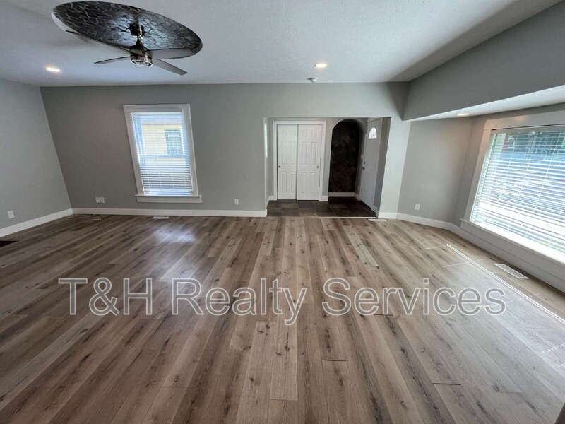 6155 Broadway St - Photo 5 of 24