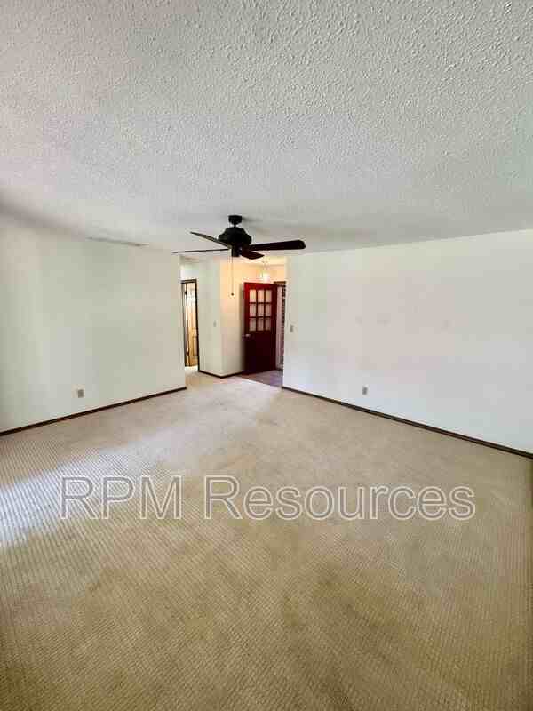 405 Walnut Ave - Photo 5 of 22