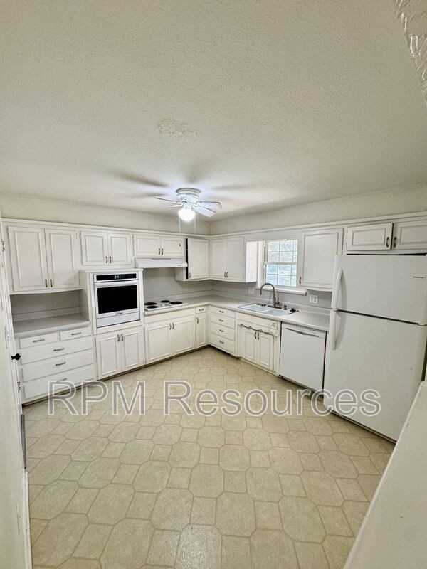 405 Walnut Ave - Photo 6 of 22