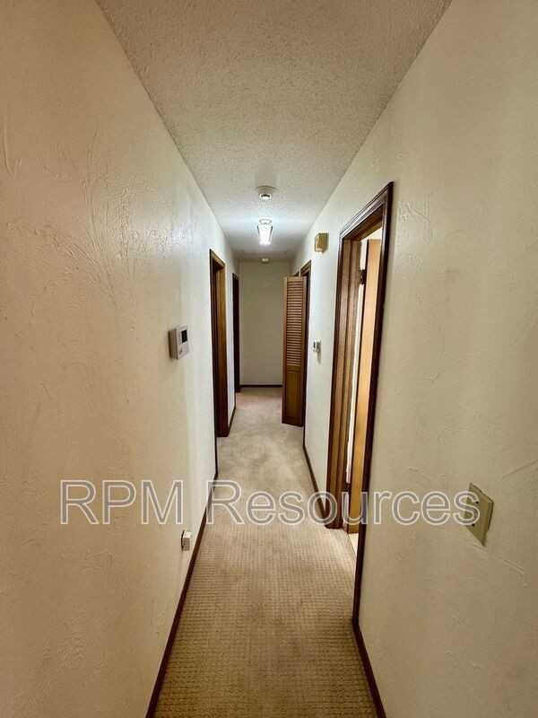 405 Walnut Ave - Photo 7 of 22