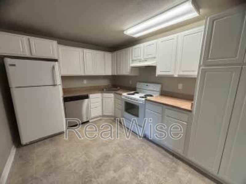 1639 Se Main St #1 - Photo 5 of 11