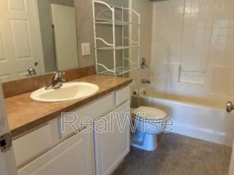 1639 Se Main St #1 - Photo 7 of 11