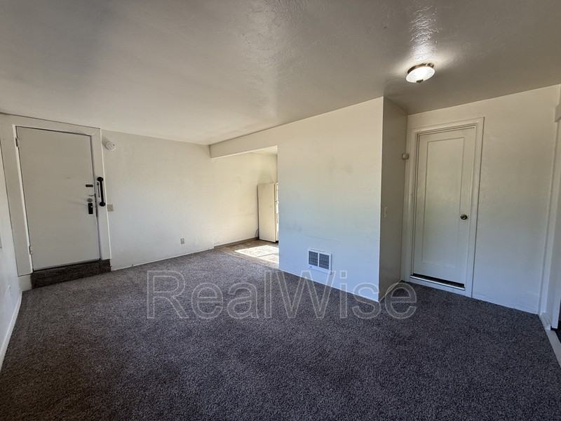 3028 Ne Douglas Ave - Photo 3 of 7