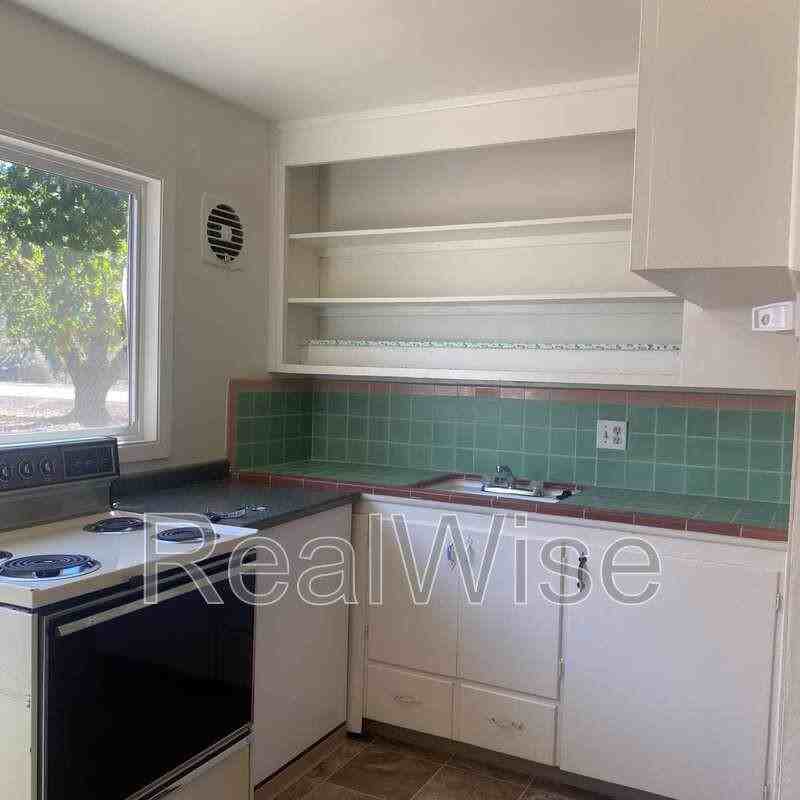 3028 Ne Douglas Ave - Photo 5 of 7