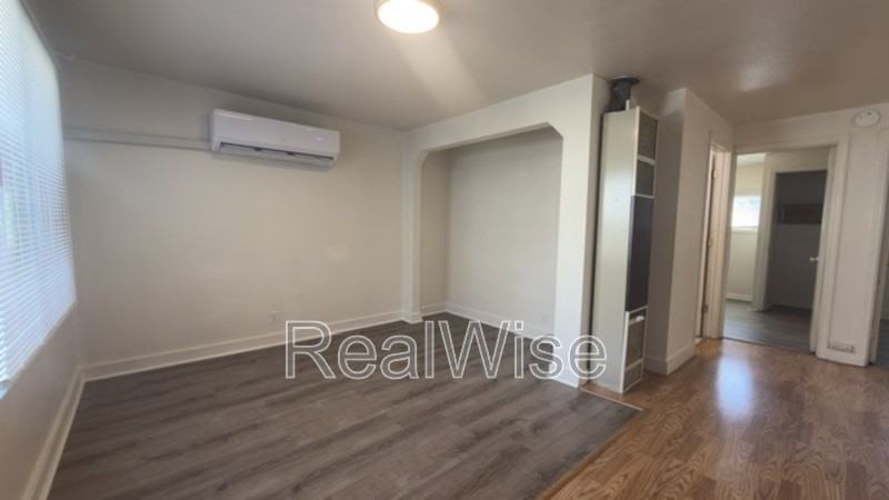 205 S Pine St - Photo 5 of 17
