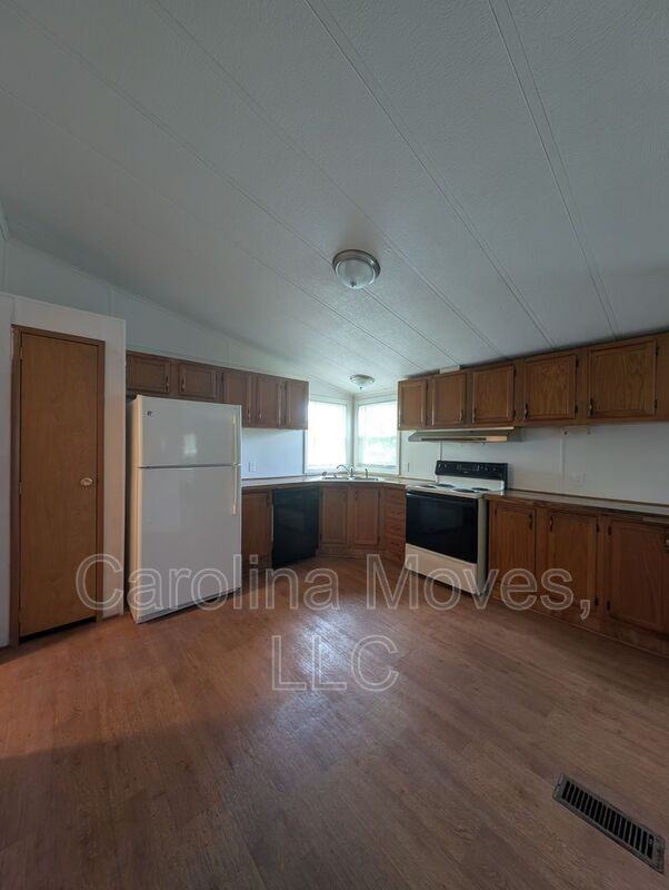 220 Farrs Rd - Photo 6 of 18