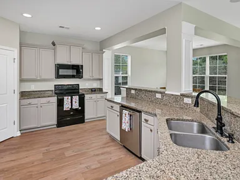 336 Eastfair Dr - Photo 6 of 18