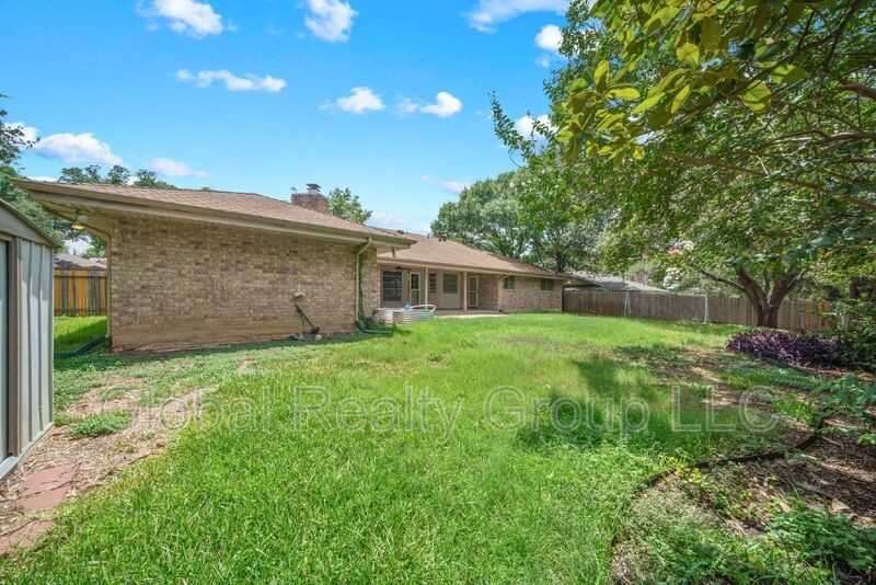 6015 Windhaven Dr - Photo 2 of 34