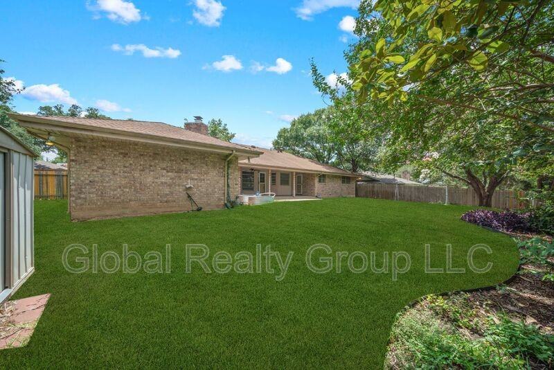 6015 Windhaven Dr - Photo 3 of 34