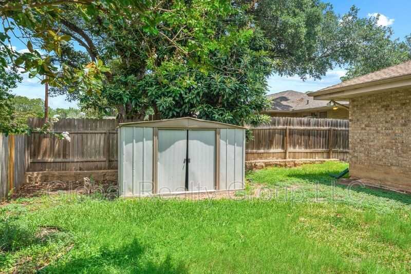6015 Windhaven Dr - Photo 4 of 34