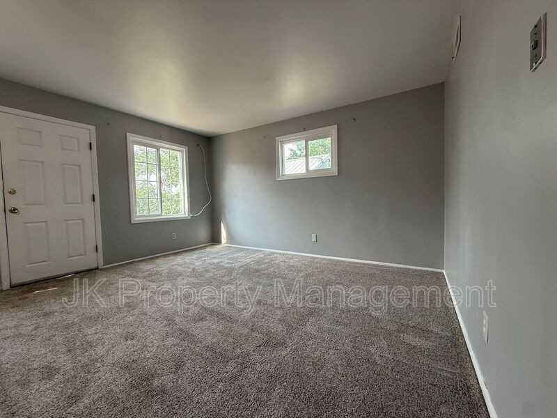 1322 1st Ave Nw #02 - Photo 3 of 13