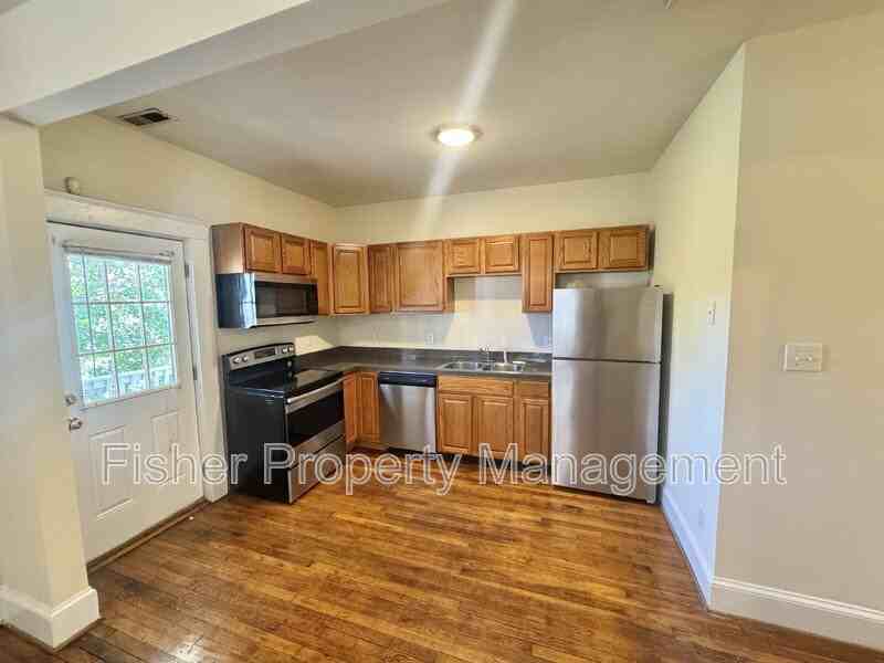 1514 Bainbridge St #B - Photo 3 of 18