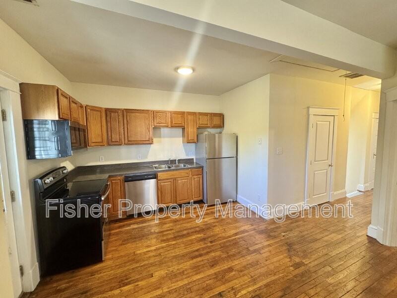 1514 Bainbridge St #B - Photo 4 of 18