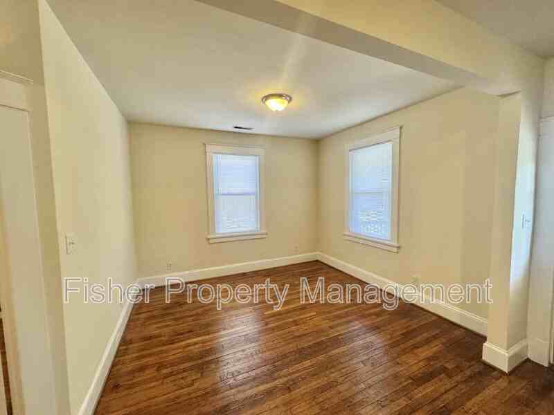 1514 Bainbridge St #B - Photo 5 of 18